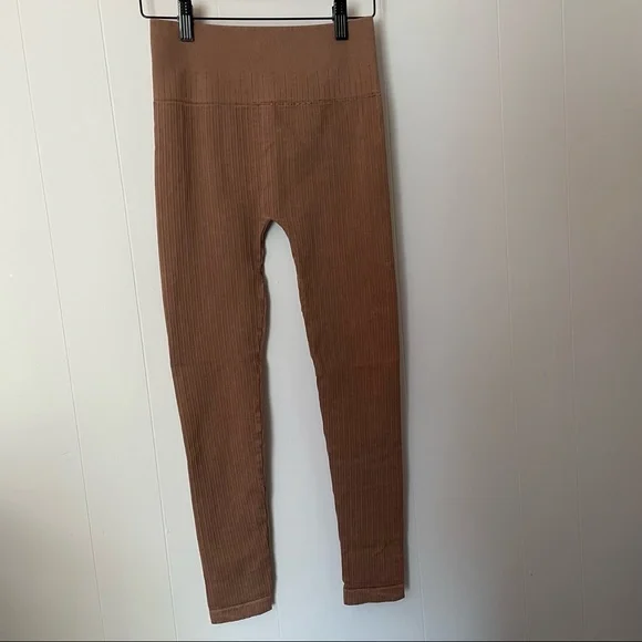 Avocado ribbed yoga leggings in light brown - Picture 3 of 6